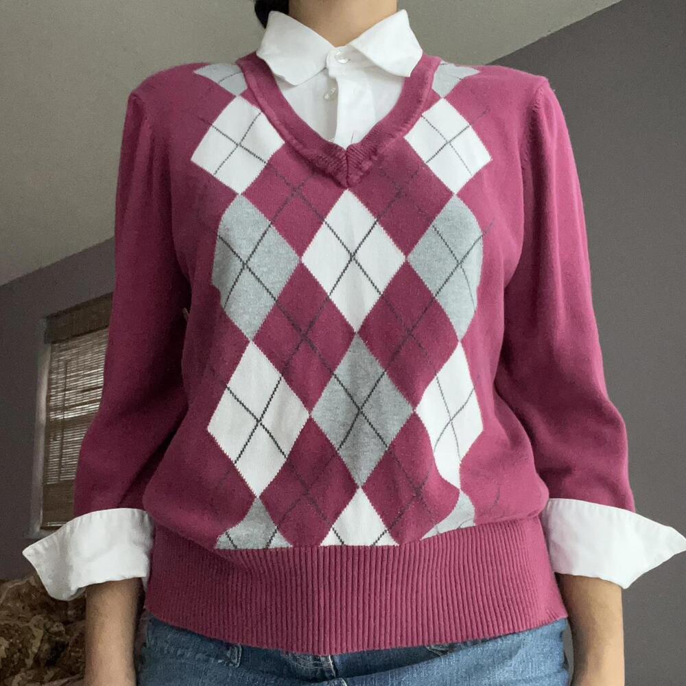 Pink and grey argyle sweater with white collar